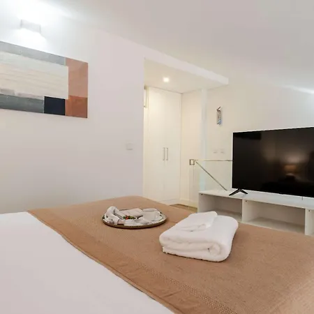 Stylish Flat Near The Douro River By Hostwise